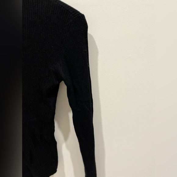3/$20 Turtleneck sweater - Picture 3 of 3
